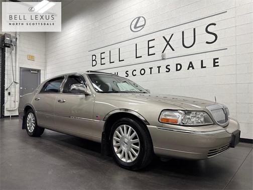 2003 Lincoln Town Car Signature