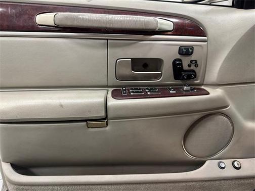 2003 Lincoln Town Car Signature