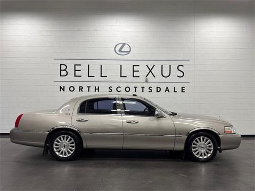 2003 Lincoln Town Car Signature