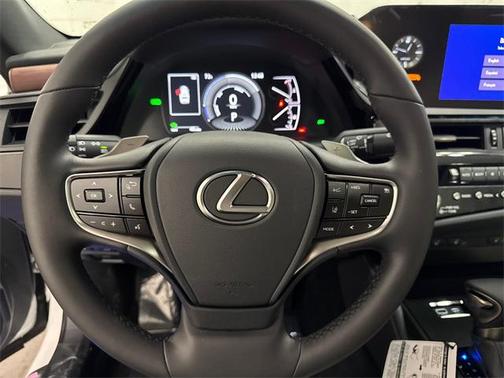 2025 Lexus ES 300h Base