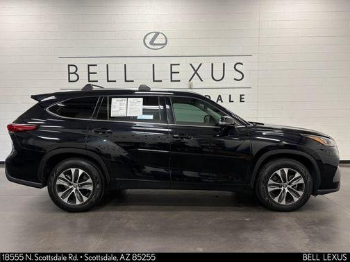 Midnight Black Metallic 2020 Toyota Highlander XLE