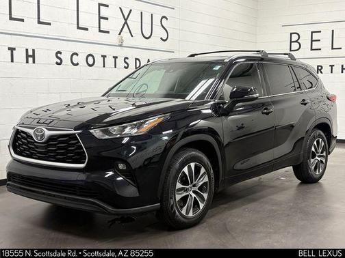 Midnight Black Metallic 2020 Toyota Highlander XLE