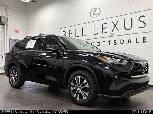 Midnight Black Metallic 2020 Toyota Highlander XLE