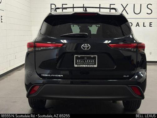 Midnight Black Metallic 2020 Toyota Highlander XLE
