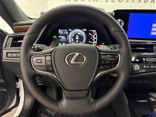 2025 Lexus ES 300h Base