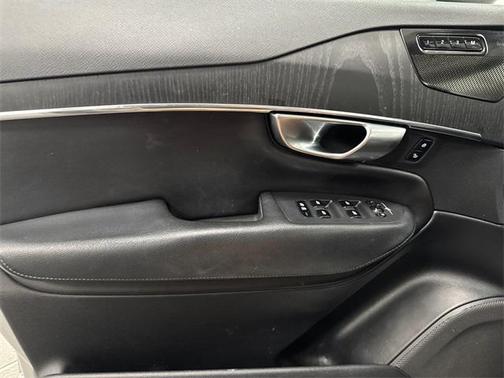 2020 Volvo XC90 T5 Momentum