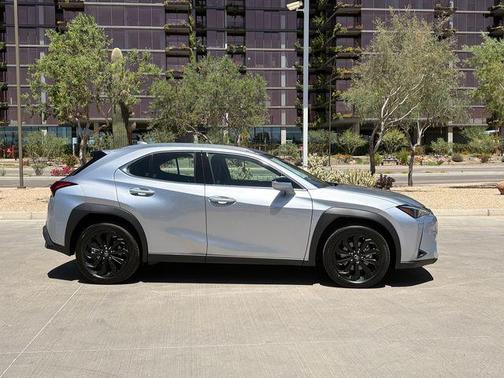 Iridium 2026 Lexus UX 300h Base