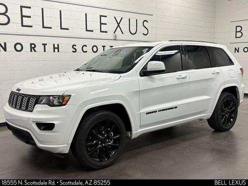 Bright White Clearcoat 2022 Jeep Grand Cherokee Laredo