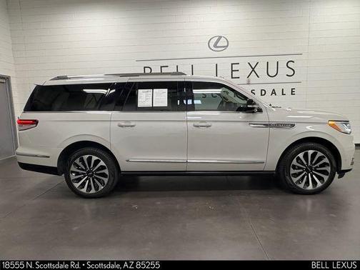Ceramic Pearl Metallic Tri-Coat 2024 Lincoln Navigator Reserve