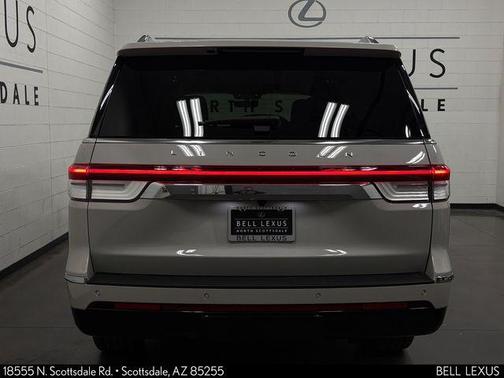 Ceramic Pearl Metallic Tri-Coat 2024 Lincoln Navigator Reserve