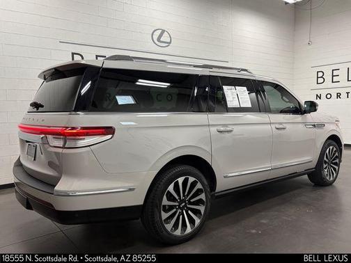 Ceramic Pearl Metallic Tri-Coat 2024 Lincoln Navigator Reserve