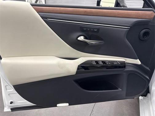 2025 Lexus ES 350 Base