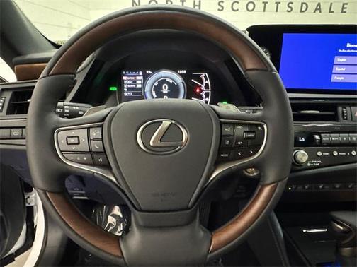 2025 Lexus ES 300h Luxury