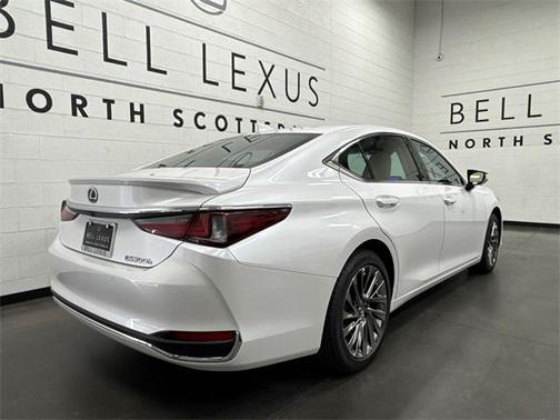 2025 Lexus ES 300h Luxury