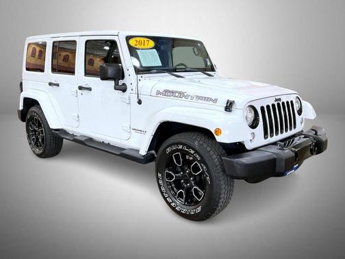 Bright White Clearcoat 2017 Jeep Wrangler Unlimited Sahara