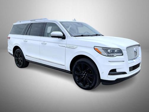 White Metallic 2022 Lincoln Navigator L Reserve