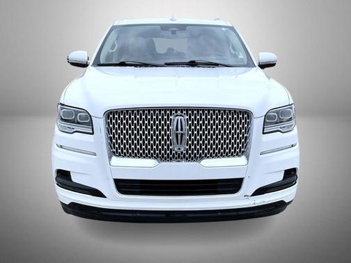White Metallic 2022 Lincoln Navigator L Reserve