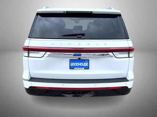 White Metallic 2022 Lincoln Navigator L Reserve