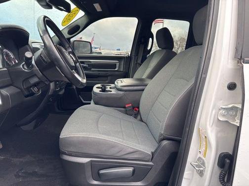 Bright White Clearcoat 2022 RAM 1500 Classic SLT