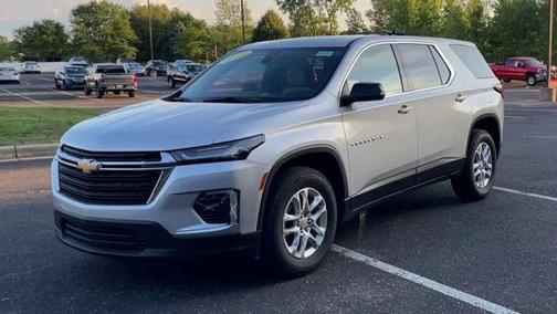 Silver Ice Metallic 2022 Chevrolet Traverse LS