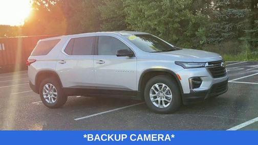 Silver Ice Metallic 2022 Chevrolet Traverse LS