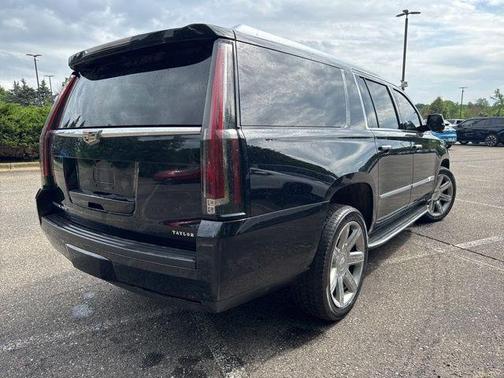 2016 Cadillac Escalade ESV Luxury