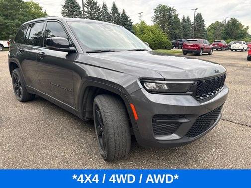 Metallic 2022 Jeep Grand Cherokee Altitude