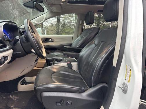 Bright White Clearcoat 2019 Chrysler Pacifica Limited