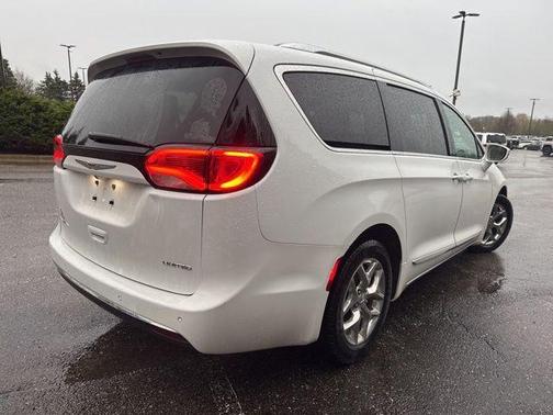 Bright White Clearcoat 2019 Chrysler Pacifica Limited
