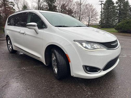 Bright White Clearcoat 2019 Chrysler Pacifica Limited