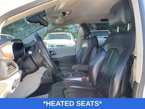 Bright White Clearcoat 2017 Chrysler Pacifica Touring-L