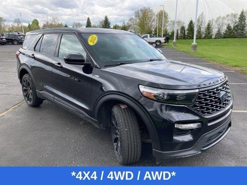 Black 2022 Ford Explorer ST-Line