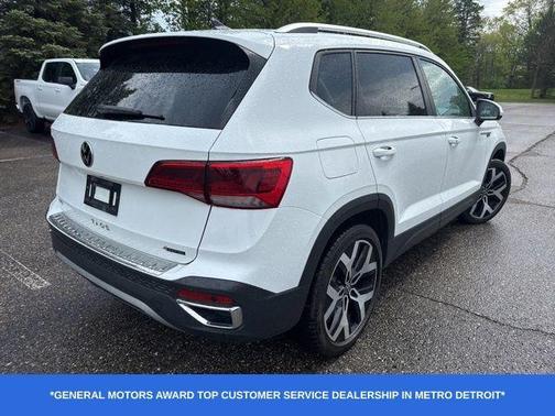 Pure White 2022 Volkswagen Taos 1.5T SEL