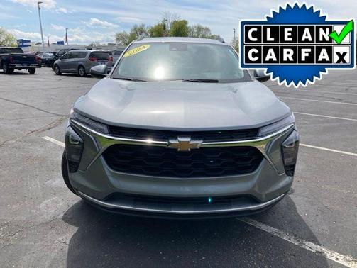 Sterling Gray Metallic 2024 Chevrolet Trax LT