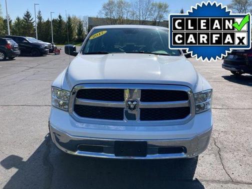 Bright White Clearcoat 2017 RAM 1500 SLT