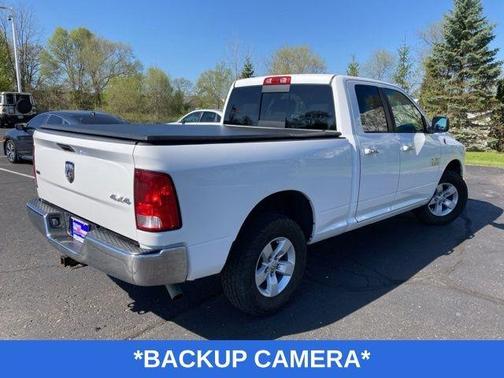 Bright White Clearcoat 2017 RAM 1500 SLT