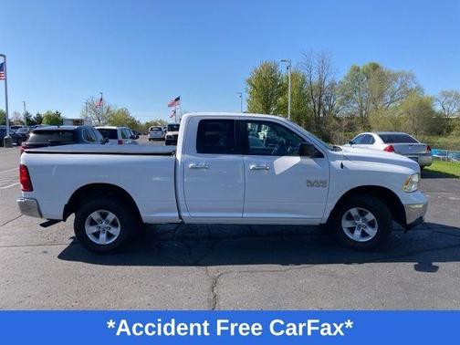 Bright White Clearcoat 2017 RAM 1500 SLT