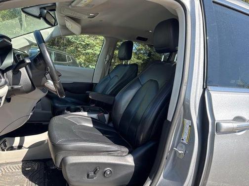 2019 Chrysler Pacifica Touring-L