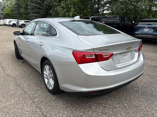 Silver Ice Metallic 2018 Chevrolet Malibu LT