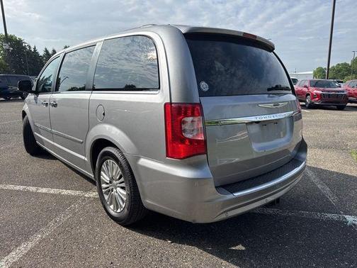 2015 Chrysler Town & Country Touring-L