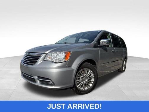 2015 Chrysler Town & Country Touring-L