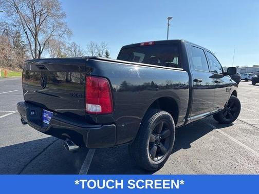 Brilliant Black Crystal Pearlcoat 2018 RAM 1500 Express