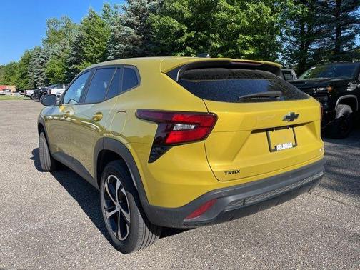Nitro Yellow 2025 Chevrolet Trax 1RS