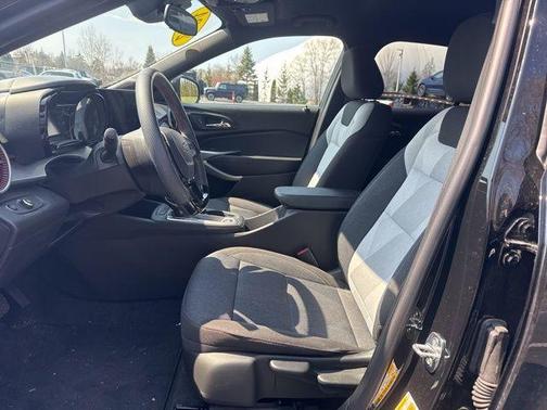 Mosaic Black Metallic 2024 Chevrolet Trax 1RS