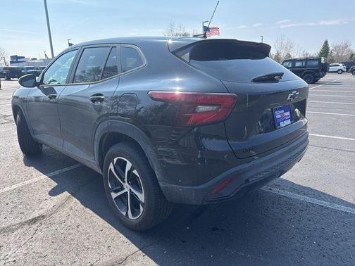 Mosaic Black Metallic 2024 Chevrolet Trax 1RS