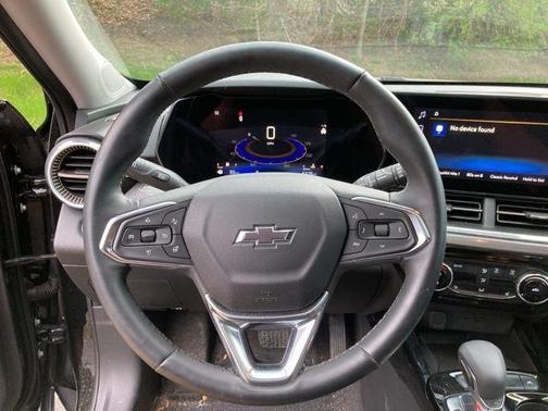 Mosaic Black Metallic 2024 Chevrolet Trax ACTIV