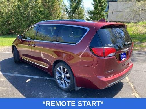 Velvet Red Pearlcoat 2018 Chrysler Pacifica Limited