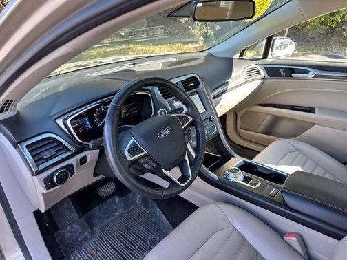 White Gold 2017 Ford Fusion SE