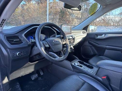 2022 Ford Escape Titanium Hybrid