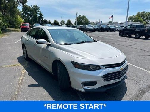 Iridescent Pearl Tricoat 2017 Chevrolet Malibu 1LT